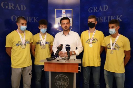 Zamjenik gradonačelnika Osijeka Dragan Vulin primio je jučer mlade igrače Vrijednosnica Osiek