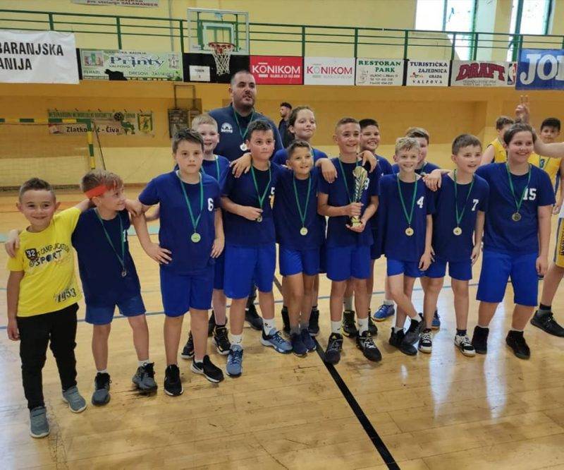 Mladi đakovački košarkaši prvaci Slavonije i Baranje