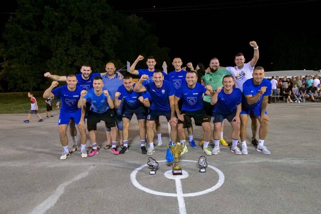 Završeno je 10. izdanje Memorijalnog malonogometnog turnira “Mićo i Freza” u Drenovcima