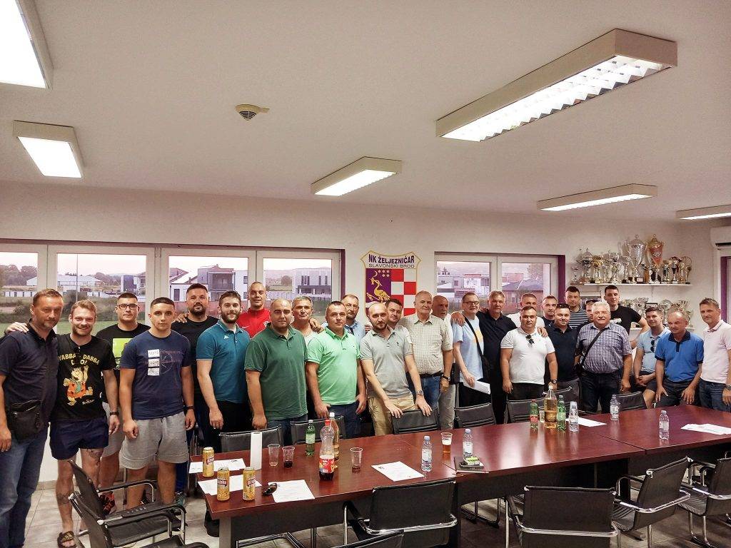 Slavonskobrodski legendarni klub Željezničar u novu sezonu kreće i sa seniorima