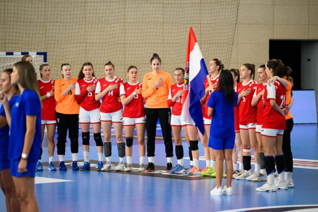 W17 Europsko prvenstvo: Fenomenalna Hrvatska slavila protiv Crne Gore i izborila POLUFINALE