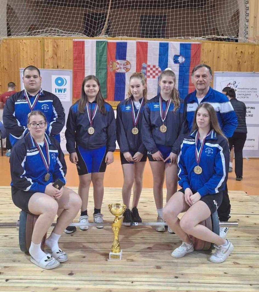 Mlada ekipa Kluba dizača utega “Vukovar” imala uspješan nastup U Somboru