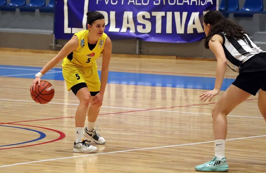 Plamene slavile protiv Partizana