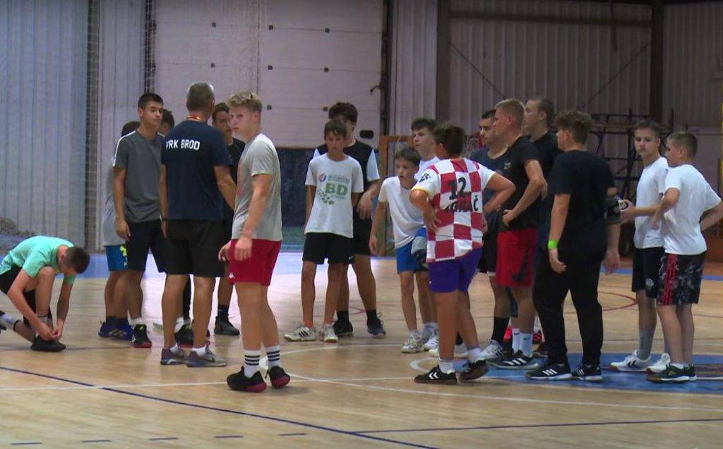 Rukometaši Broda imali smjenu generacije